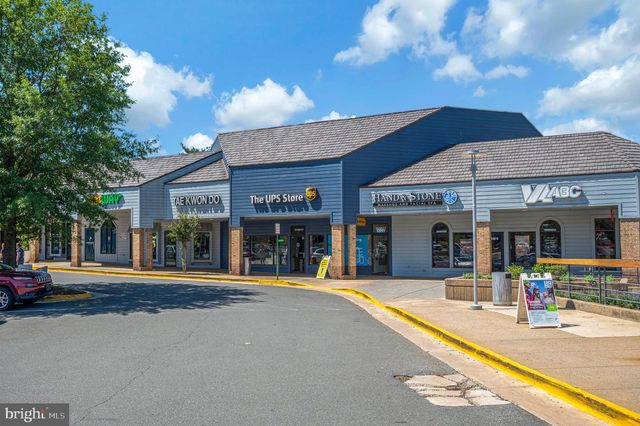 2215 GLENCOURSE LN, Reston, VA 20191