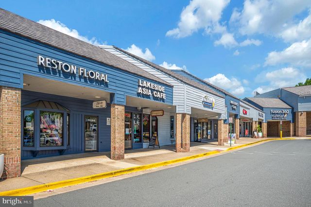 2215 GLENCOURSE LN, Reston, VA 20191