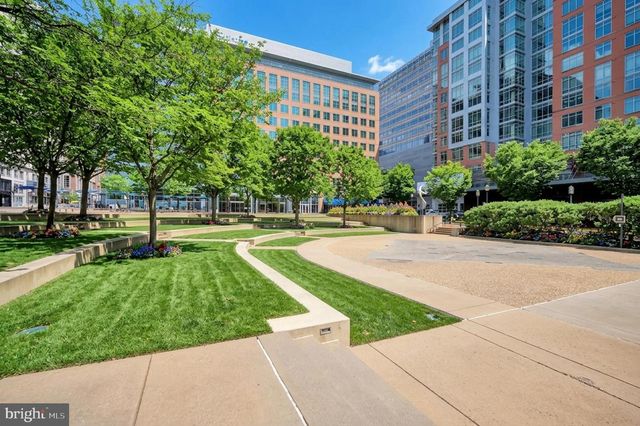 2215 GLENCOURSE LN, Reston, VA 20191