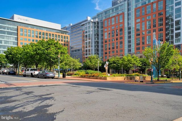 2215 GLENCOURSE LN, Reston, VA 20191