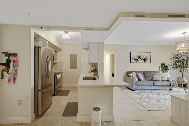 231 SW 116TH Avenue 19208, Pembroke Pines, FL 33025