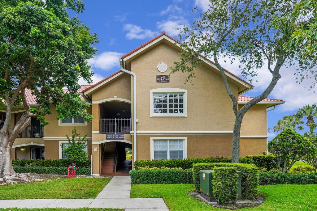 231 SW 116TH Avenue 19208, Pembroke Pines, FL 33025