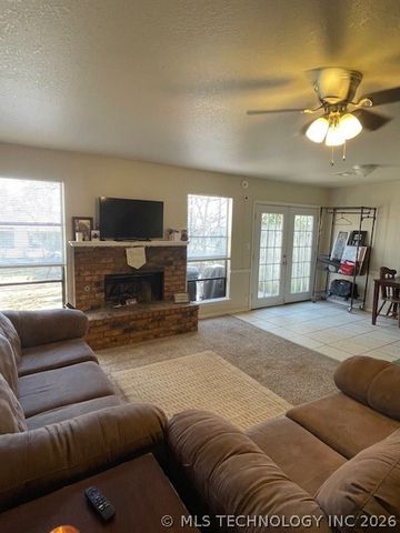 4901 S Hickory Avenue, Broken Arrow, OK 74011