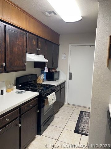 4901 S Hickory Avenue, Broken Arrow, OK 74011