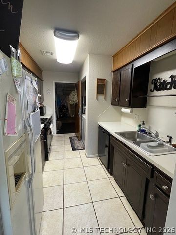 4901 S Hickory Avenue, Broken Arrow, OK 74011