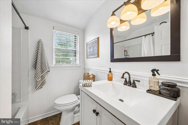 2920 LARKSPUR LN, Secane, PA 19018