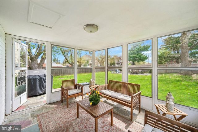 2920 LARKSPUR LN, Secane, PA 19018