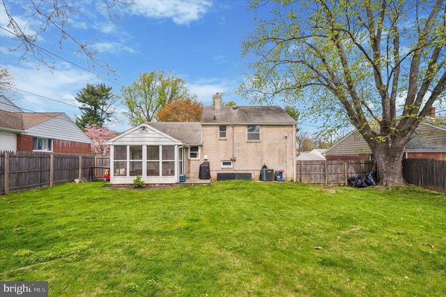 2920 LARKSPUR LN, Secane, PA 19018