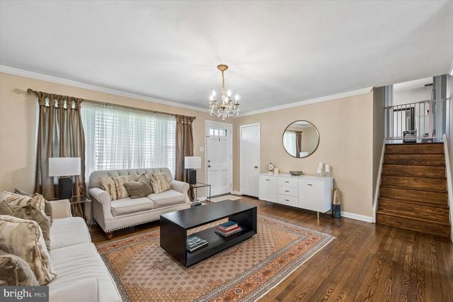 2920 LARKSPUR LN, Secane, PA 19018