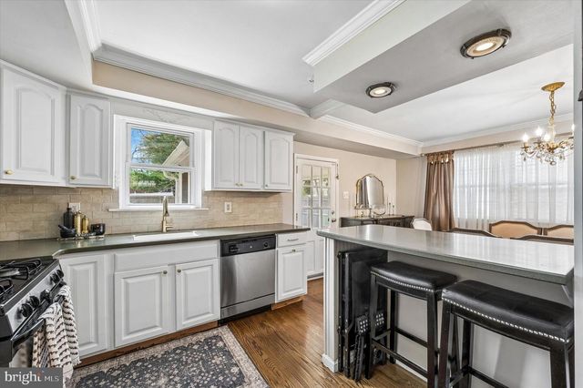 2920 LARKSPUR LN, Secane, PA 19018