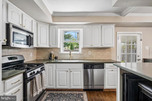 2920 LARKSPUR LN, Secane, PA 19018