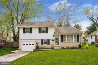 2920 LARKSPUR LN, Secane, PA 19018