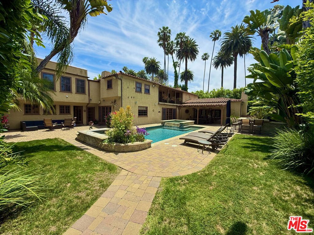 Image 1 of property listing at 524 N Bedford Drive, Beverly Hills, CA 90210