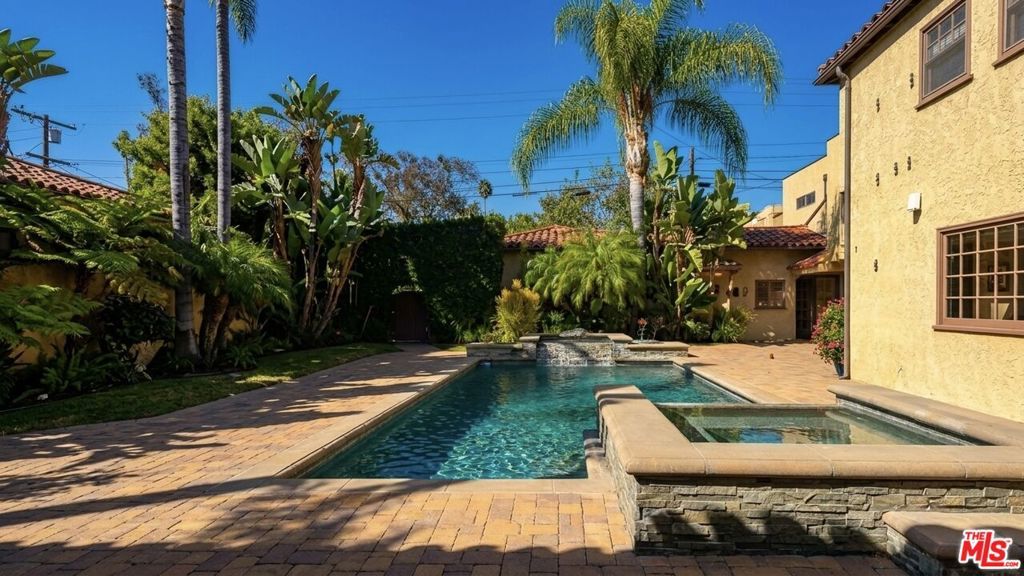 Image 14 of property listing at 524 N Bedford Drive, Beverly Hills, CA 90210