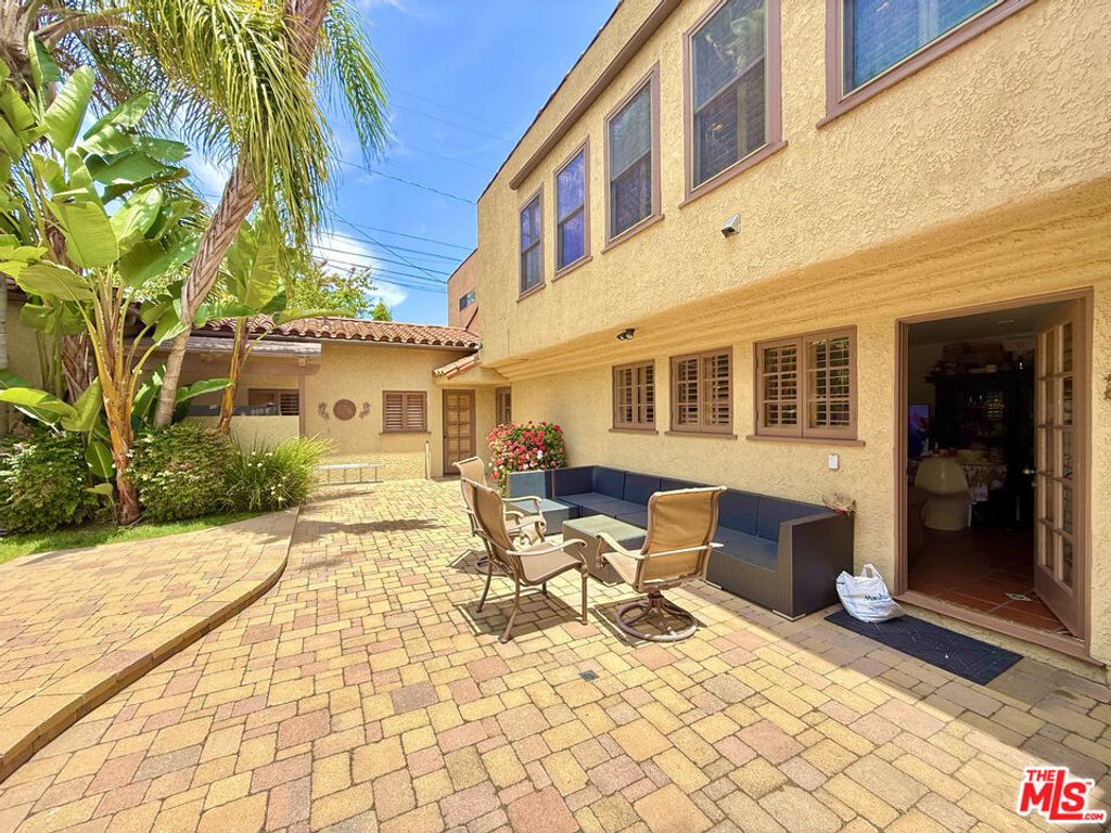 Image 19 of property listing at 524 N Bedford Drive, Beverly Hills, CA 90210