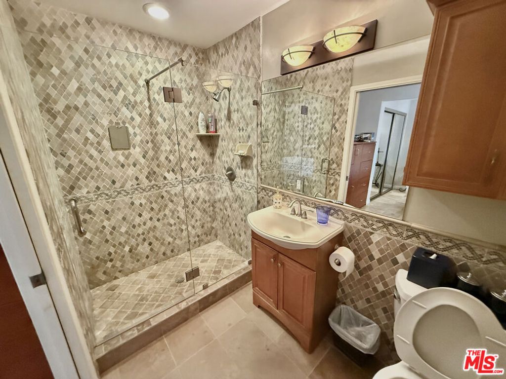 Image 21 of property listing at 524 N Bedford Drive, Beverly Hills, CA 90210