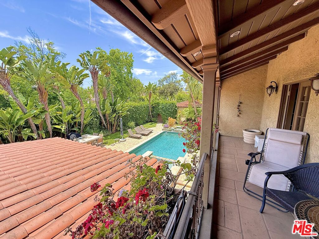 Image 22 of property listing at 524 N Bedford Drive, Beverly Hills, CA 90210