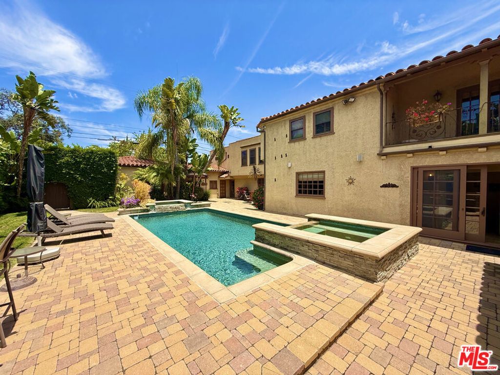 Image 23 of property listing at 524 N Bedford Drive, Beverly Hills, CA 90210