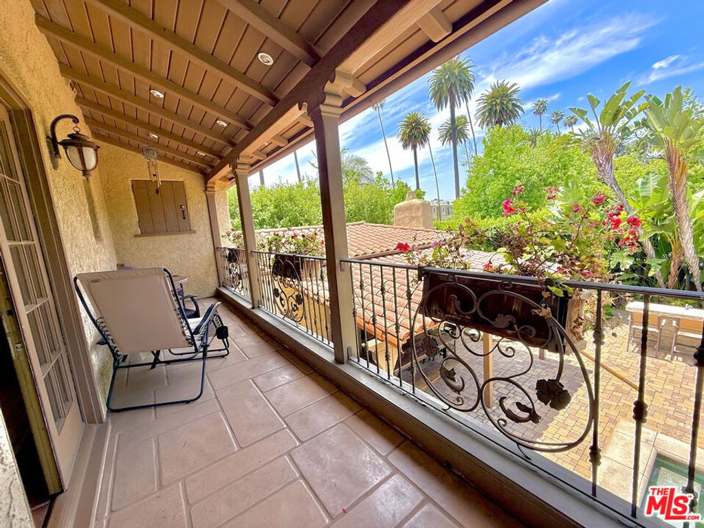 Image 24 of property listing at 524 N Bedford Drive, Beverly Hills, CA 90210