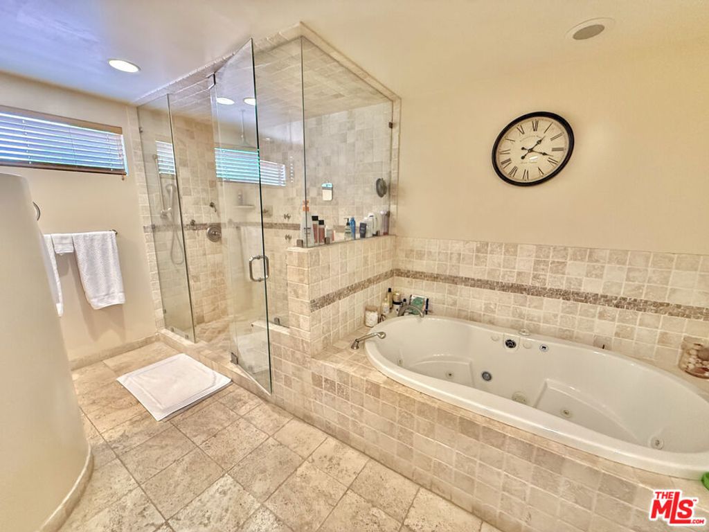 Image 9 of property listing at 524 N Bedford Drive, Beverly Hills, CA 90210