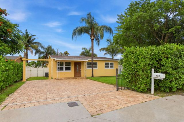 939 CHARLES Street, West Palm Beach, FL 33401
