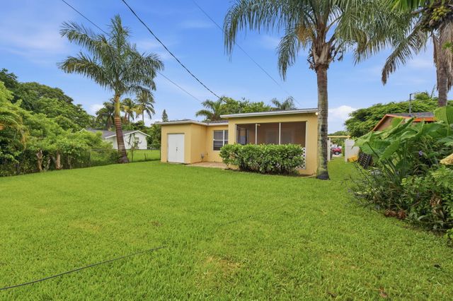 939 CHARLES Street, West Palm Beach, FL 33401
