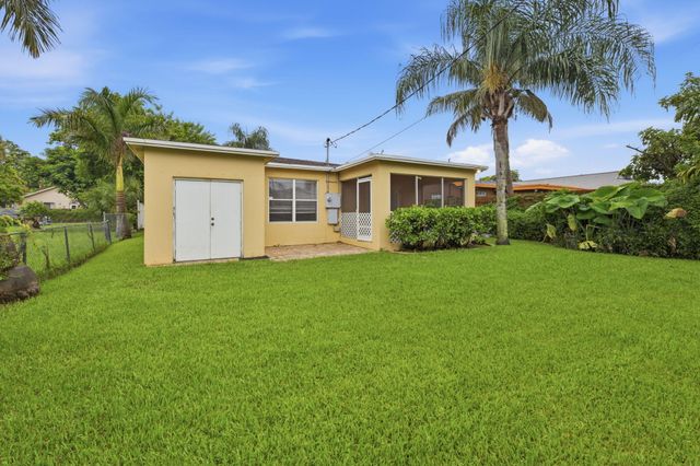 939 CHARLES Street, West Palm Beach, FL 33401