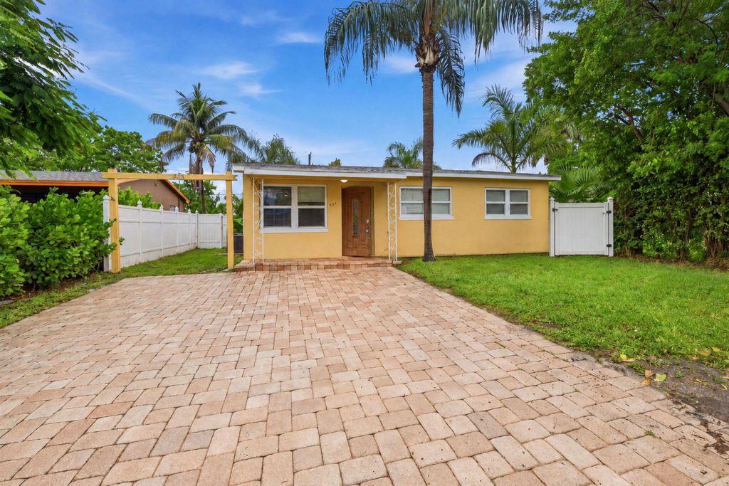 939 CHARLES Street, West Palm Beach, FL 33401