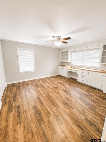 1611 N Pacific St, Mineola, TX 75773