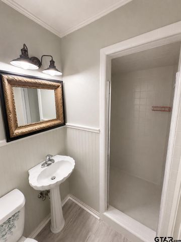 1611 N Pacific St, Mineola, TX 75773
