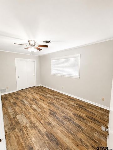 1611 N Pacific St, Mineola, TX 75773