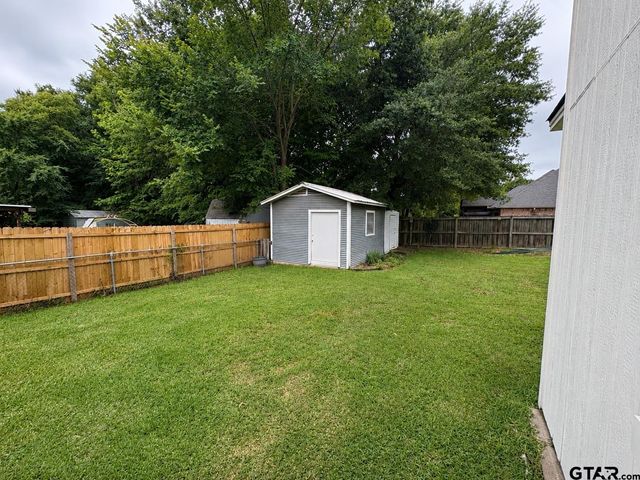 1611 N Pacific St, Mineola, TX 75773