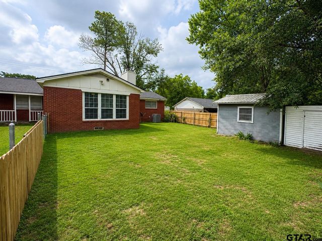 1611 N Pacific St, Mineola, TX 75773