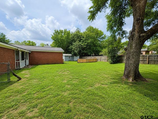 1611 N Pacific St, Mineola, TX 75773
