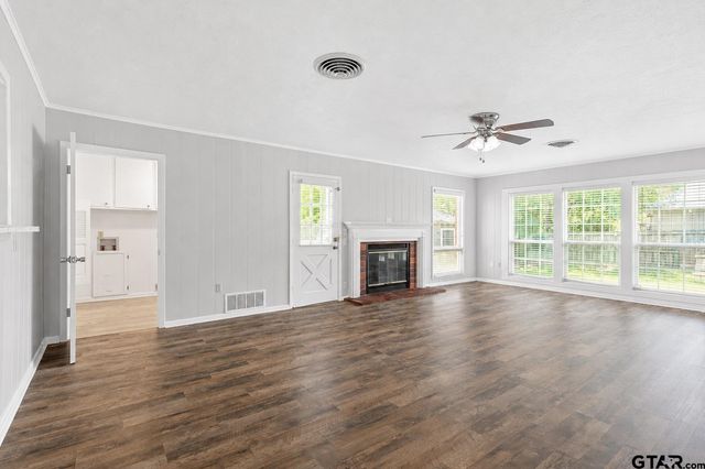 1611 N Pacific St, Mineola, TX 75773
