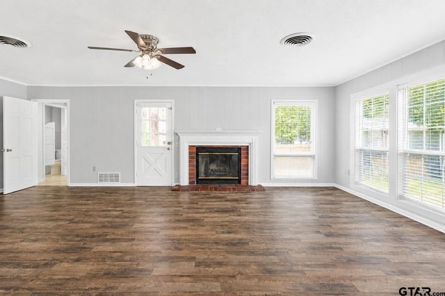 1611 N Pacific St, Mineola, TX 75773