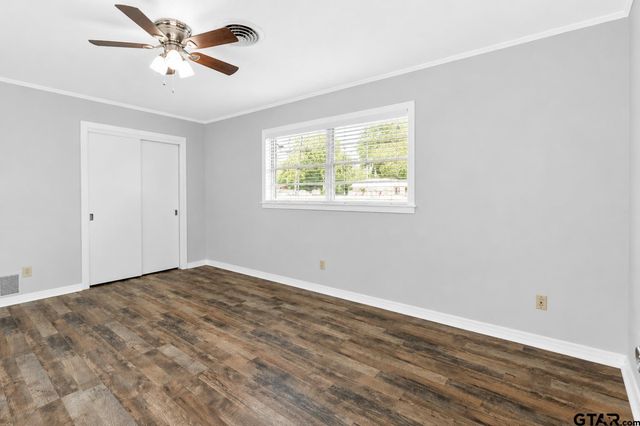 1611 N Pacific St, Mineola, TX 75773