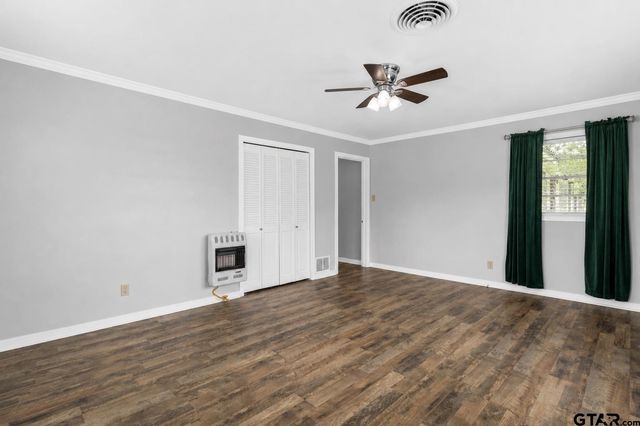 1611 N Pacific St, Mineola, TX 75773