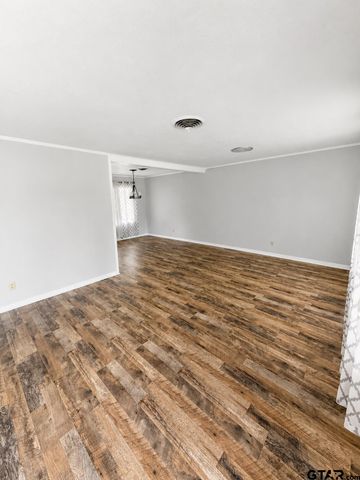 1611 N Pacific St, Mineola, TX 75773
