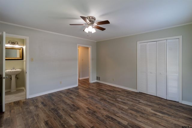1611 N Pacific St, Mineola, TX 75773