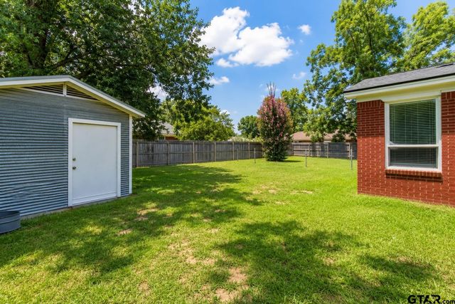 1611 N Pacific St, Mineola, TX 75773