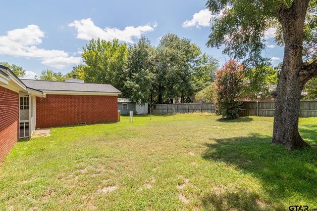 1611 N Pacific St, Mineola, TX 75773