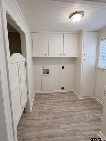 1611 N Pacific St, Mineola, TX 75773