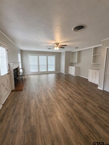 1611 N Pacific St, Mineola, TX 75773
