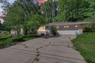 28 Woodland Trail, Ogden Dunes, IN 46368