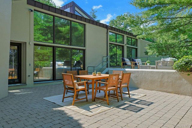 41 Murray Hill Road, Scarsdale, NY 10583