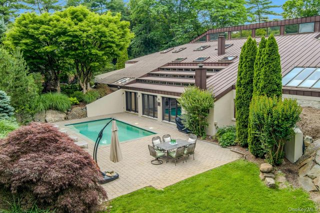41 Murray Hill Road, Scarsdale, NY 10583