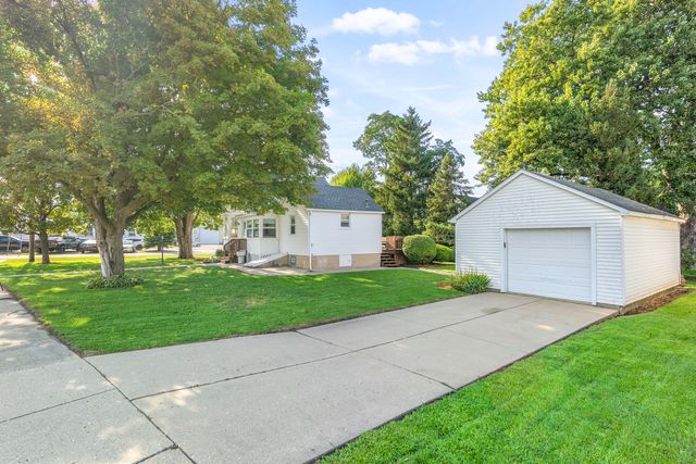 100 Burlington Street, Somonauk, IL 60552