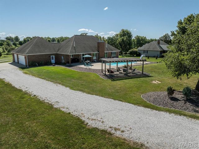 3950 County Road 329, Palmyra, MO 63461