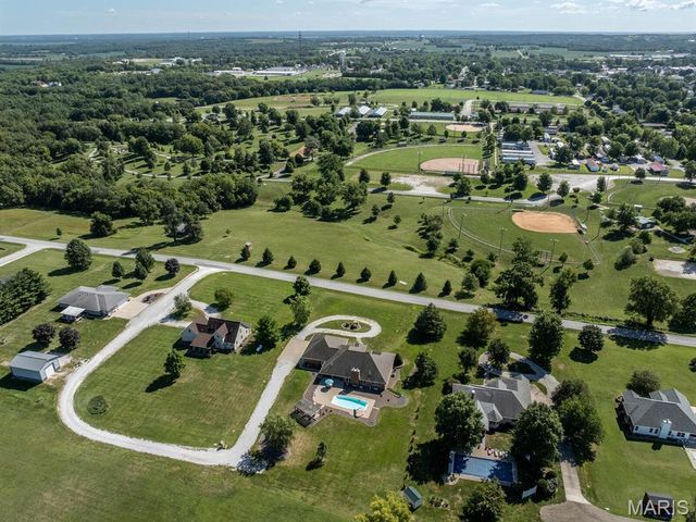 3950 County Road 329, Palmyra, MO 63461